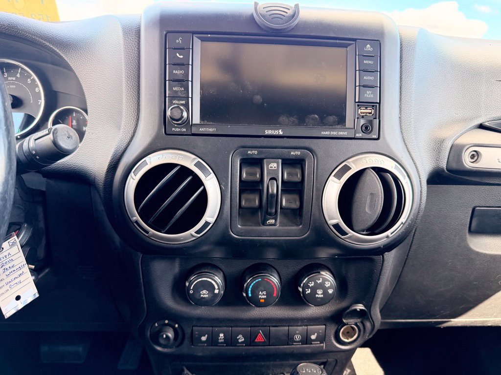 Used 2014 Jeep Wrangler Unlimited Sahara w/ Dual Top Group AWD/4WD image 18