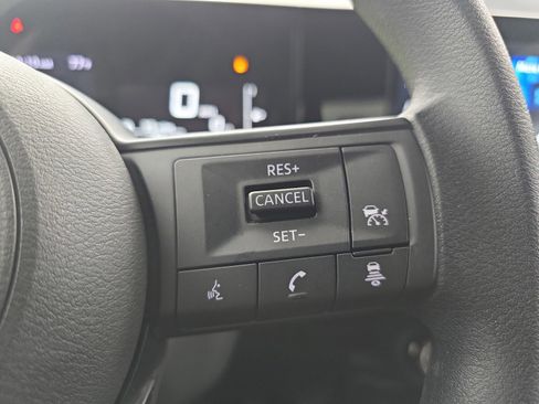 Used 2025 Nissan Kicks SV AWD/4WD image 29