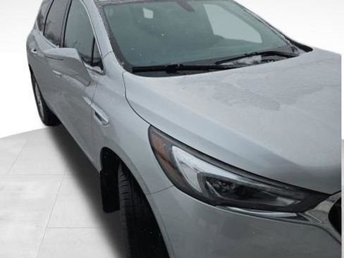 Used 2020 Buick Enclave Essence image 6