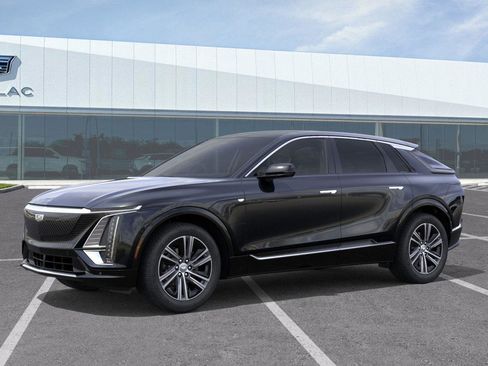 New 2026 Cadillac Lyriq Luxury image 2