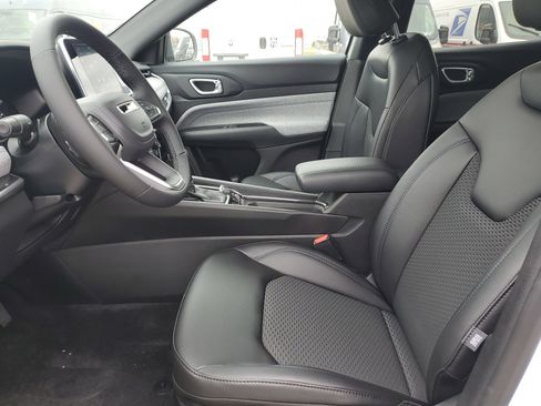 New 2026 Jeep Compass Latitude image 18