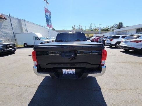 Used 2017 Toyota Tacoma SR5 w/ SR5 Appearance Package (SM) image 7