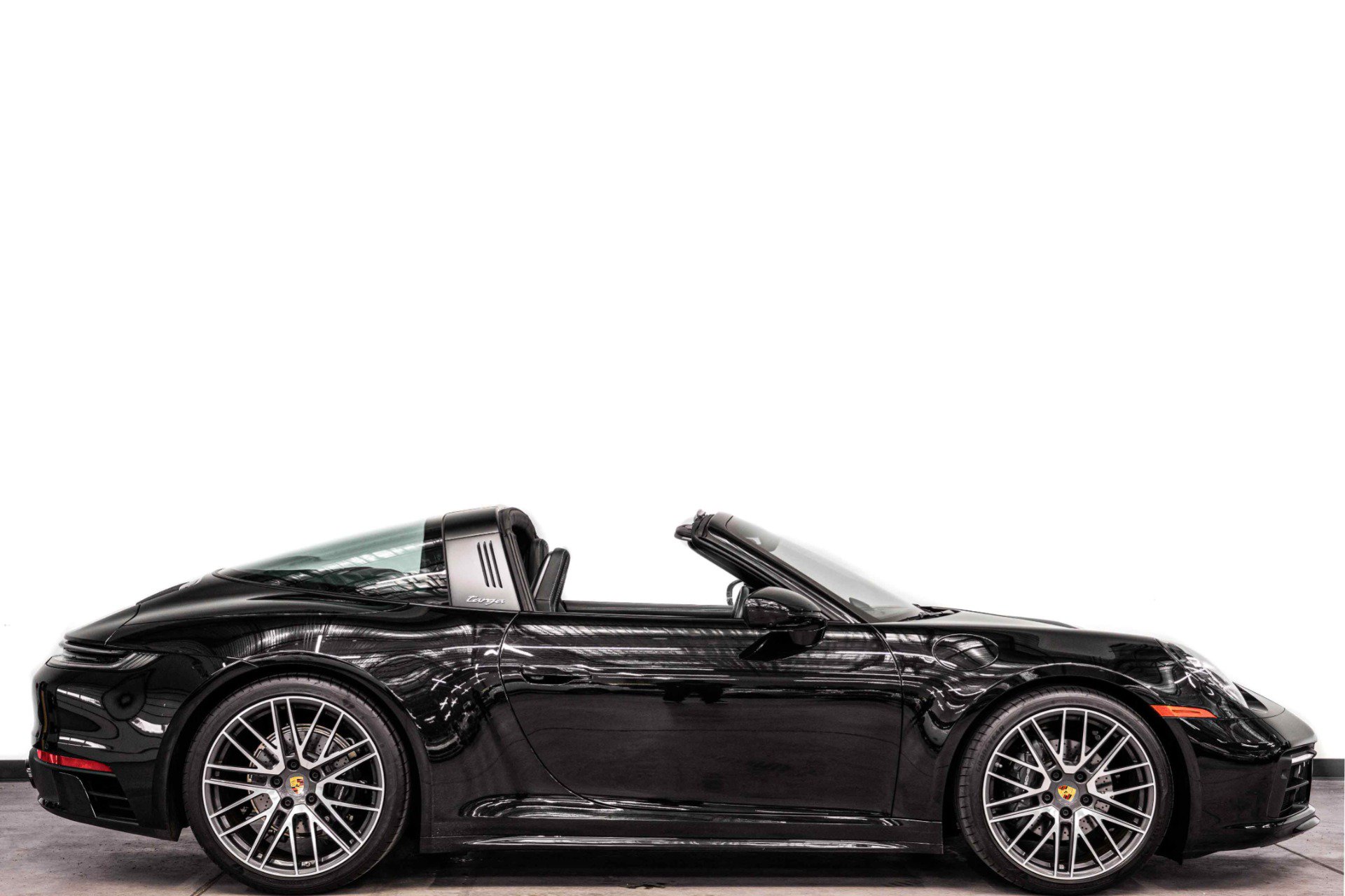Used 2024 Porsche 911 Targa 4 w/ Sport Package AWD/4WD image 2
