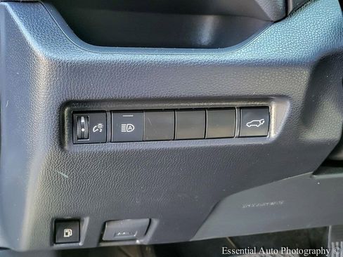 Used 2021 Toyota RAV4 XLE image 15