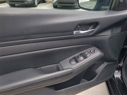 Used 2024 Nissan Altima 2.5 SV image 17
