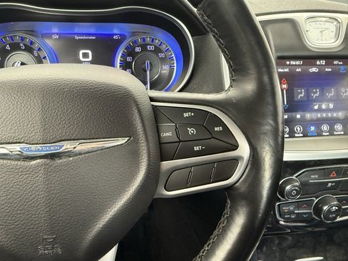 Used 2019 Chrysler 300 Limited image 28
