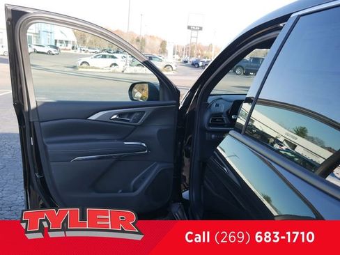 New 2026 Chevrolet Traverse LT w/ Driver Confidence Package AWD/4WD image 19