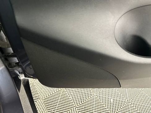 Used 2021 Tesla Model Y Long Range image 28