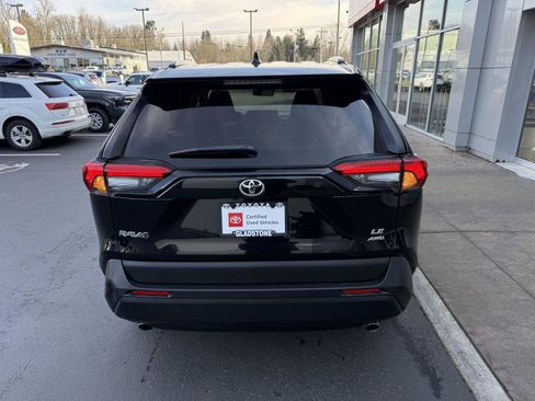 Certified 2020 Toyota RAV4 LE image 4