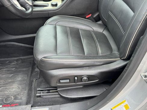 Used 2019 GMC Acadia Denali w/ Technology Package FWD image 24