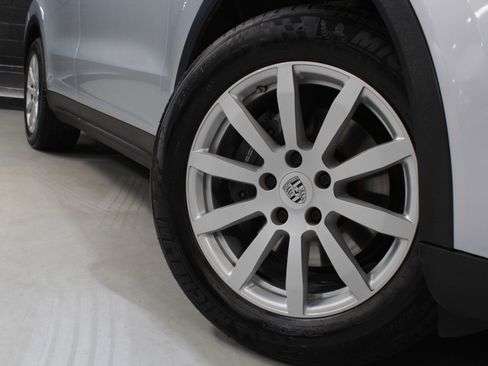 Used 2019 Porsche Cayenne w/ Premium Package AWD/4WD image 18