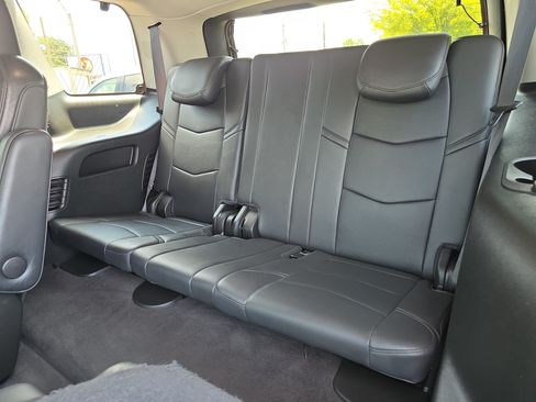 Used 2020 Cadillac Escalade Luxury AWD/4WD image 12