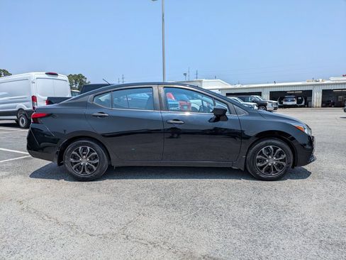 Used 2020 Nissan Versa S FWD image 3