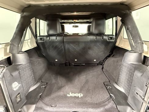 Used 2017 Jeep Wrangler Unlimited Sahara AWD/4WD image 14