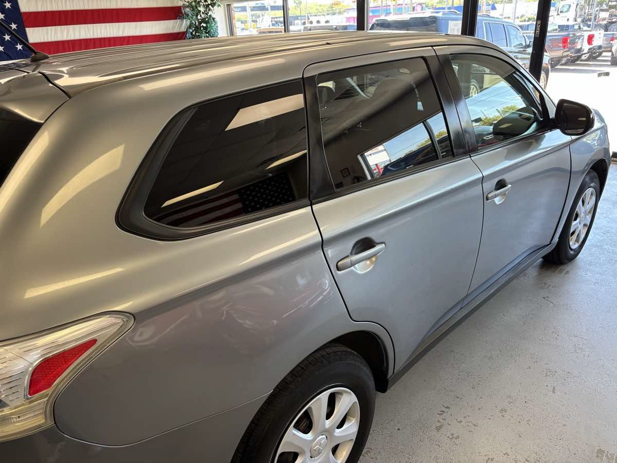 Used 2014 Mitsubishi Outlander ES FWD image 11