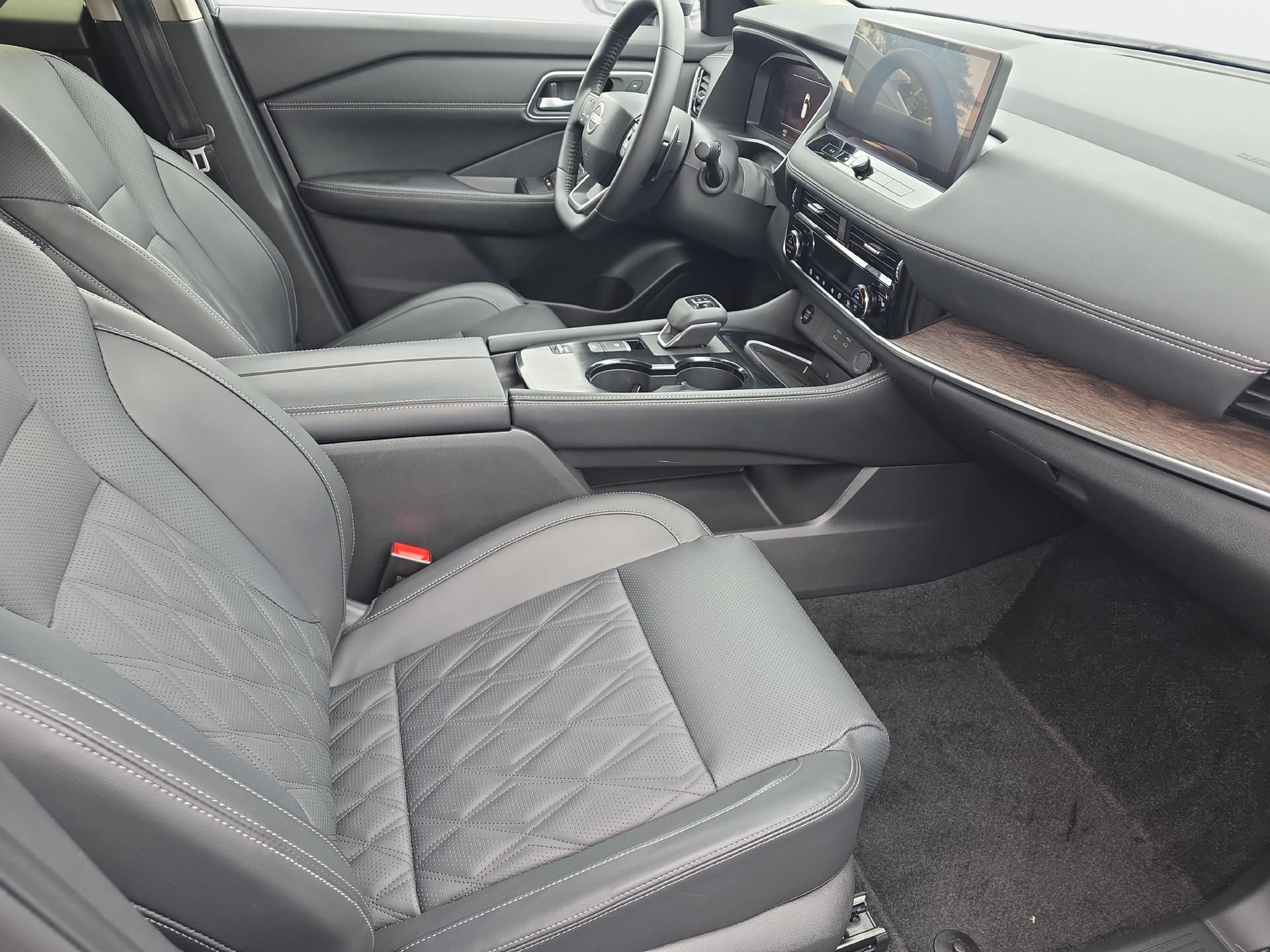 Used 2025 Nissan Rogue Platinum FWD image 10