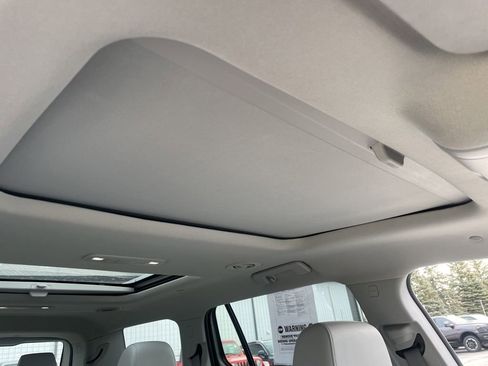 Used 2023 GMC Acadia SLT w/ Technology Package image 43