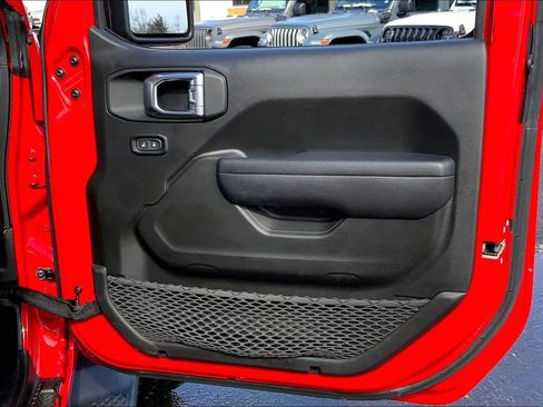 Certified 2024 Jeep Wrangler Willys image 20