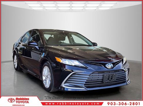 Used 2023 Toyota Camry LE image 1