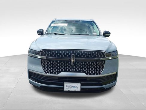 Used 2026 Lincoln Navigator L Reserve AWD/4WD image 8