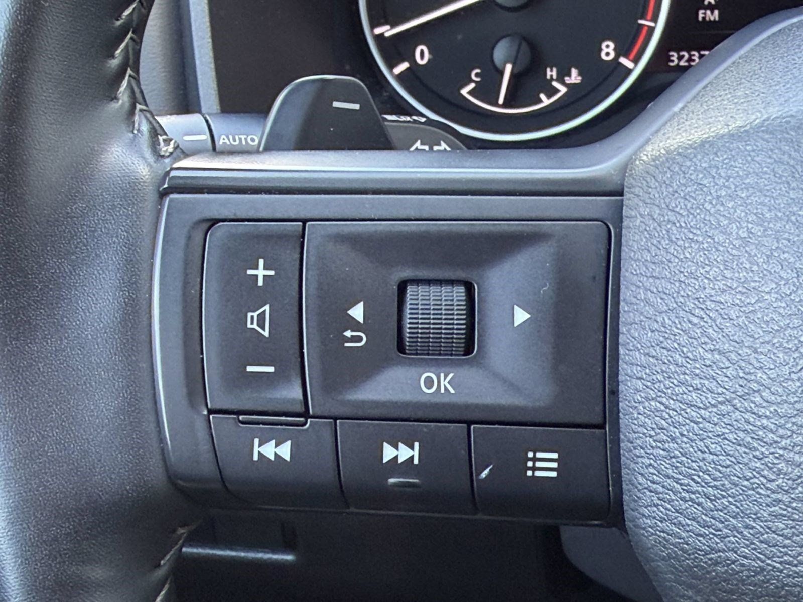 Used 2025 Nissan Rogue SV AWD/4WD image 18