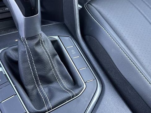 Used 2023 Volkswagen Tiguan SE image 21