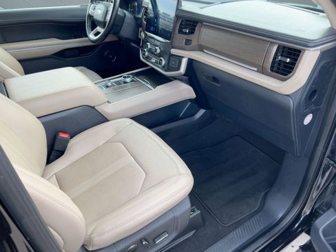 Used 2024 Ford Expedition Max Limited image 31