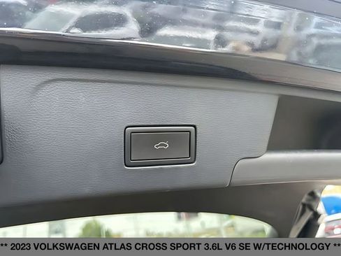 Used 2023 Volkswagen Atlas Cross Sport SE w/ Black Wheel Package AWD/4WD image 18