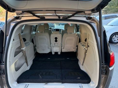 Used 2017 Chrysler Pacifica Touring image 15