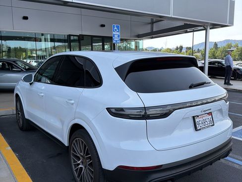 Certified 2023 Porsche Cayenne image 6