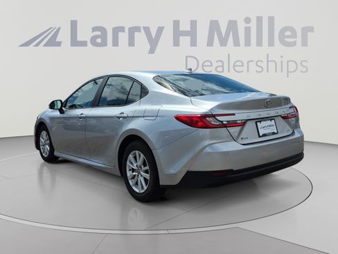 Used 2025 Toyota Camry LE FWD image 3