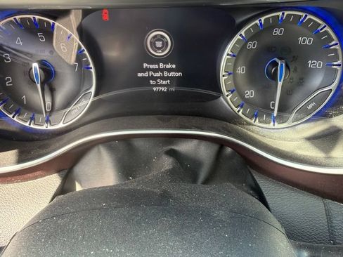 Used 2020 Chrysler Pacifica Limited FWD image 14