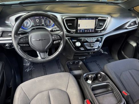 Used 2019 Chrysler Pacifica Touring Plus w/ Advanced Safetytec Group FWD image 25