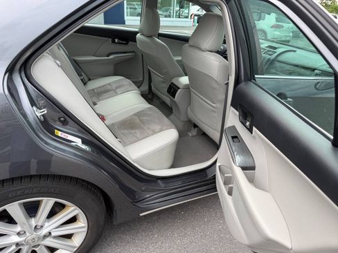 Used 2012 Toyota Camry XLE w/ Leather Pkg FWD image 9