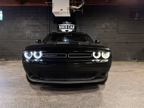 Used 2015 Dodge Challenger SXT RWD image 17
