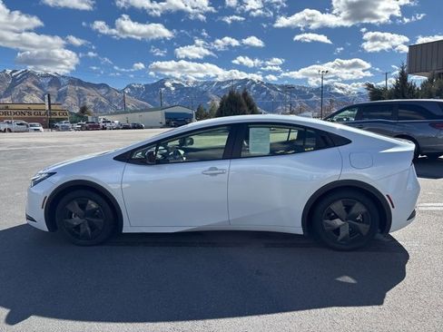 Used 2024 Toyota Prius LE image 7