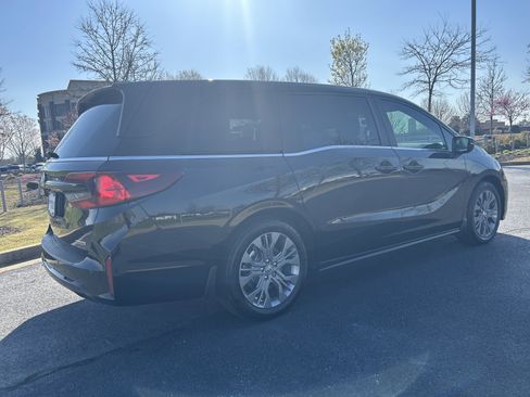 Certified 2026 Honda Odyssey Touring image 9