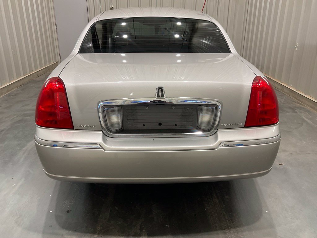 Used 2008 Lincoln Town Car Signature Limited RWD image 23