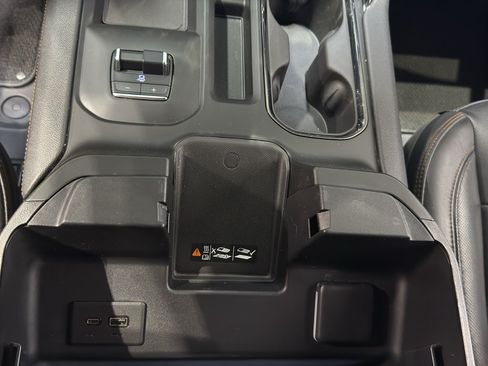 Used 2024 GMC Sierra 3500 AT4 w/ AT4 Preferred Package AWD/4WD image 37