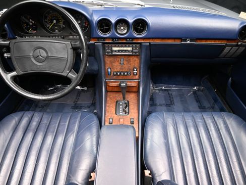Used 1987 Mercedes-Benz 560 SL image 3