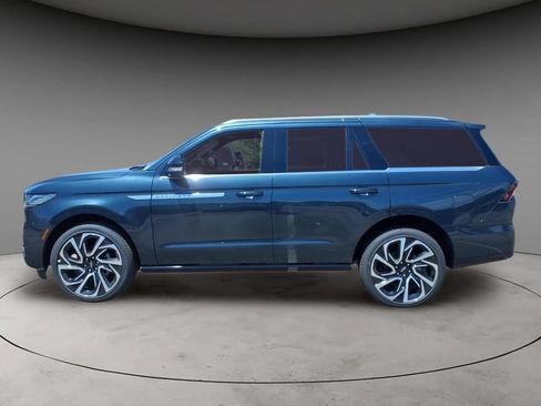 New 2026 Lincoln Navigator Reserve AWD/4WD image 2
