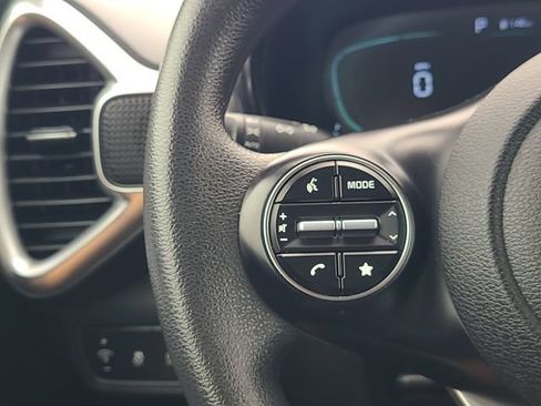 Used 2025 Kia Soul LX w/ LX Technology Package FWD image 17