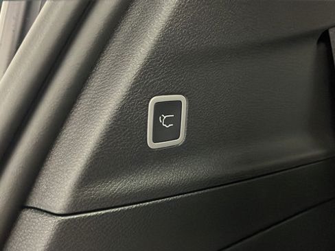 New 2026 Chrysler Pacifica Select AWD/4WD image 35
