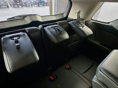 Used 2023 Nissan Pathfinder Platinum w/ Cargo Package AWD/4WD image 28