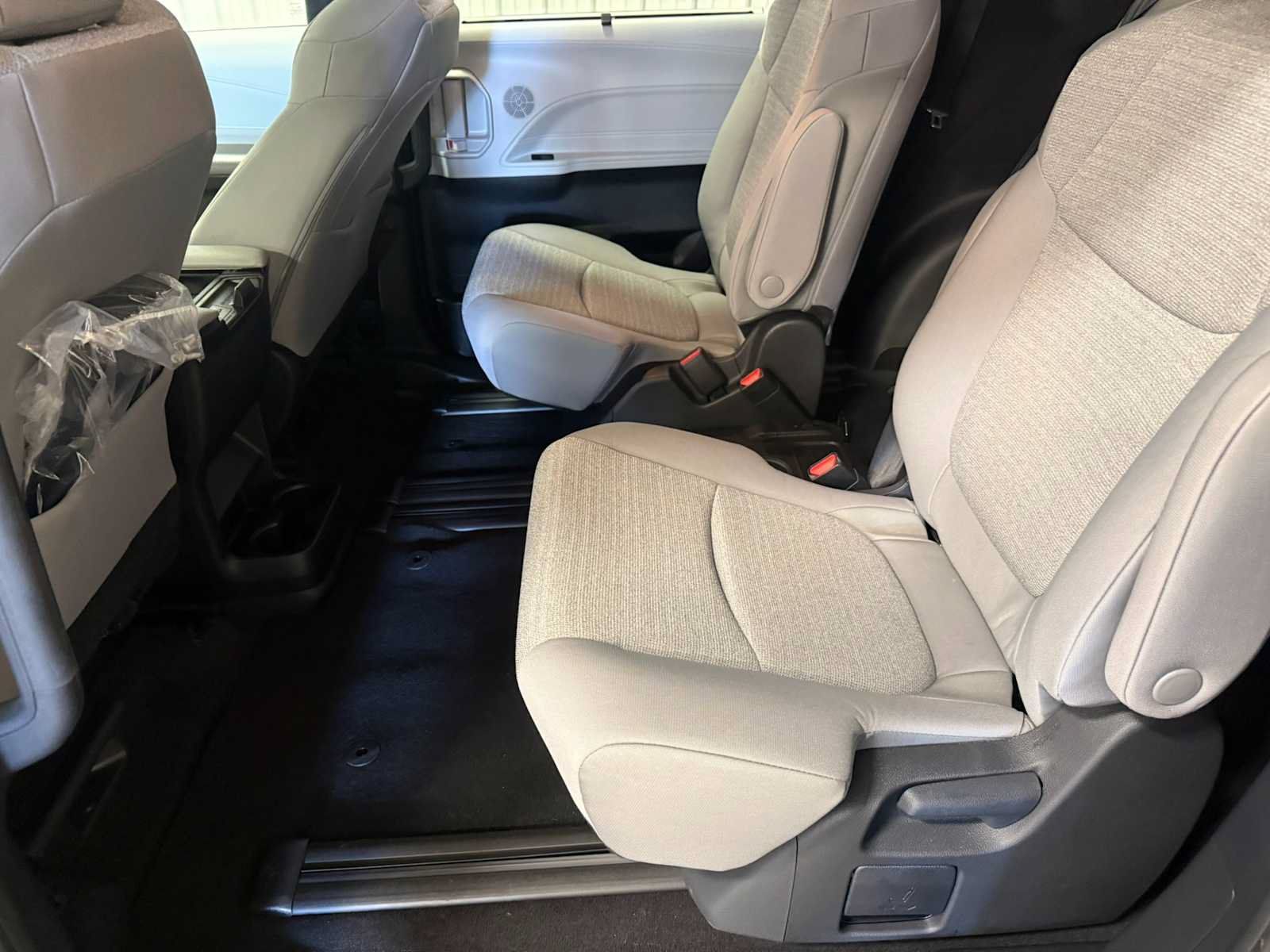 Used 2026 Toyota Sienna LE AWD/4WD image 22