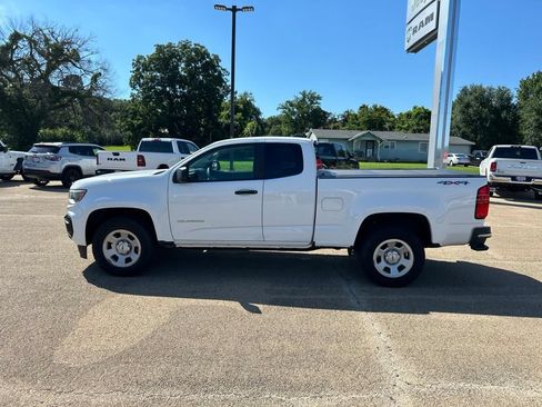 Used 2022 Chevrolet Colorado W/T w/ WT Convenience Package AWD/4WD image 2