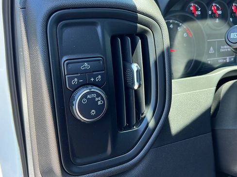 Certified 2025 Chevrolet Silverado 1500 W/T RWD image 25