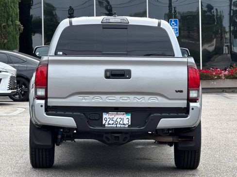 Used 2019 Toyota Tacoma TRD Sport w/ Technology Package RWD image 5