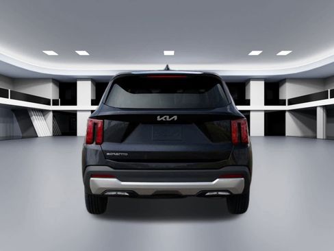 Used 2025 Kia Sorento LX FWD image 5