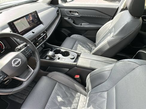 Certified 2025 Nissan Rogue Platinum image 21